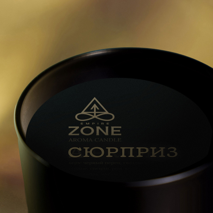 картинка Ароматическая свеча из кокосового воска "Сюрприз" от магазина EMPIRE ZONE 